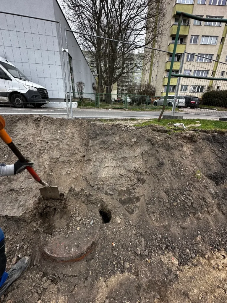 Prace przygotowawcze i niwelacja terenu na budowie