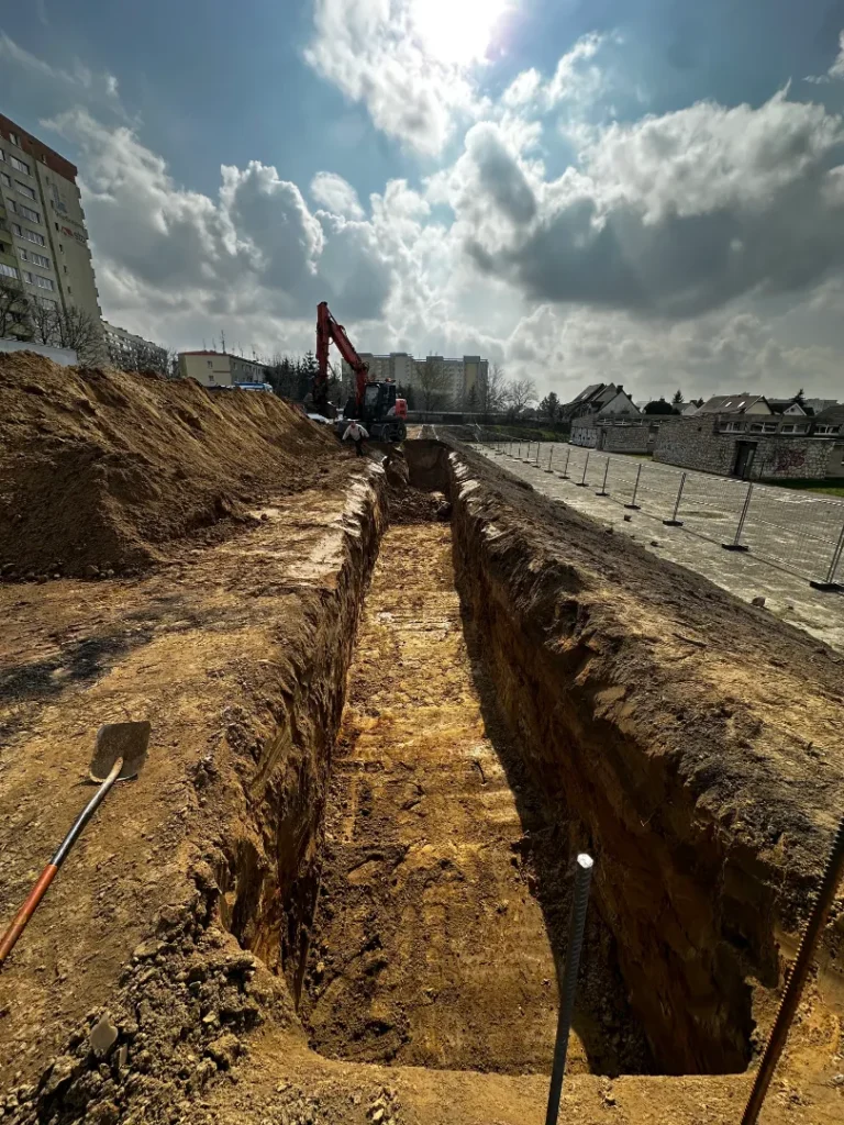 Prace przygotowawcze i niwelacja terenu na budowie