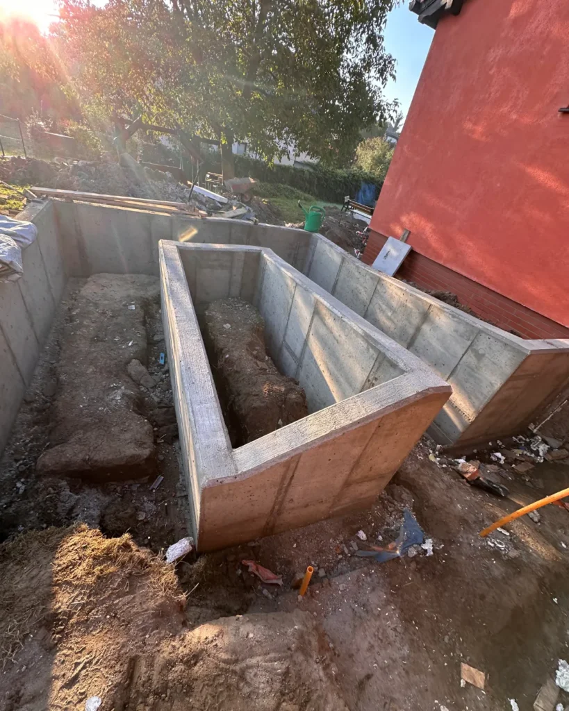 Gotowe ściany oporowe pochylni dla osób z niepełnosprawnością